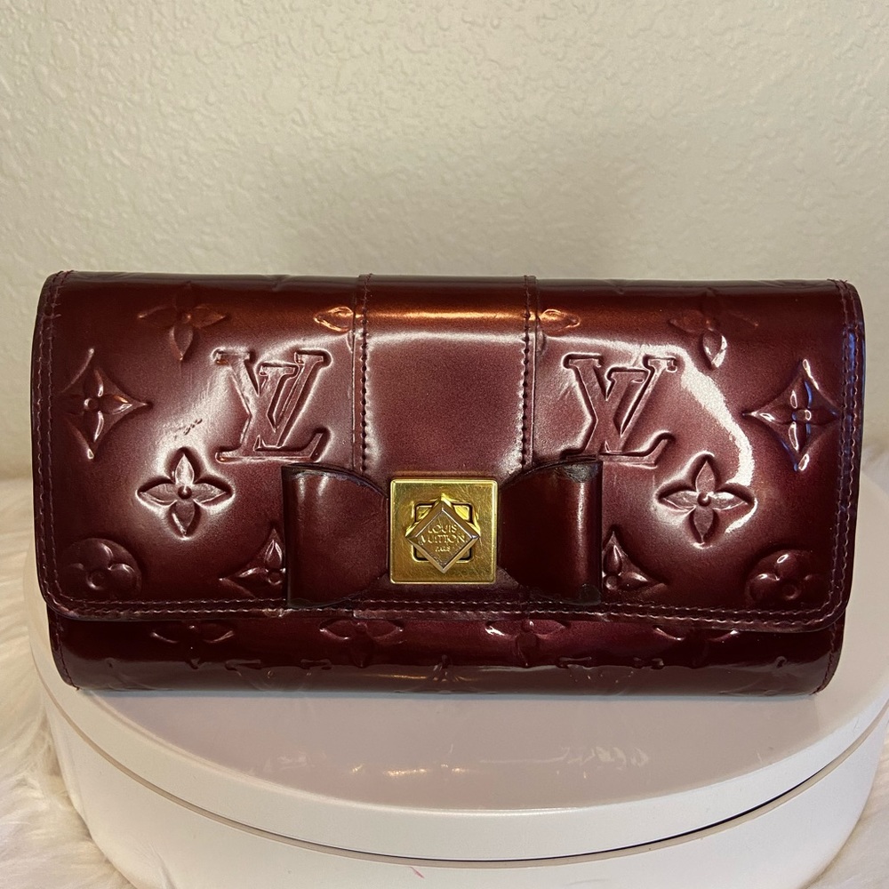 Louis Vuitton Portefueille Rouge Fauviste Vernis Nu Sarah Bow Twist Lock Wallet